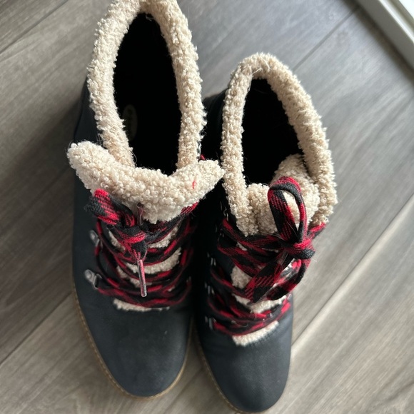 Dr Scholls BE ENERGIZED FOAM Technology Women's Black and Red Lace-Up Boots - Picture 5 of 13